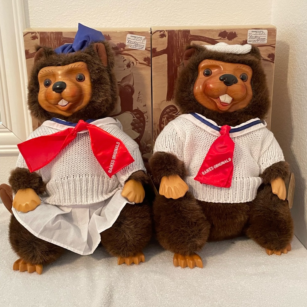Robert Raikes Bears Lucy & Sam Beavers